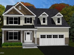 933 Ridgeview Cir, Castleton, NY 12033