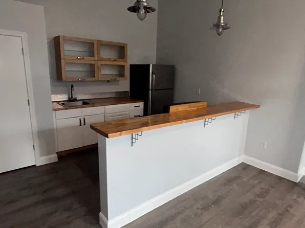 351-353 Essex St #202, Lawrence, MA 01840