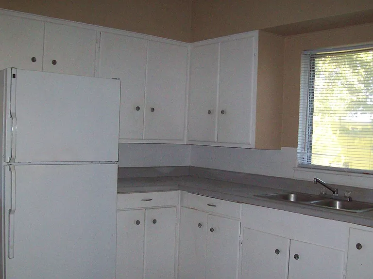 407 Engman St #B — Photo 6