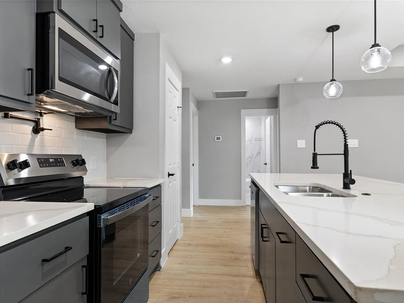 4 bed, 2.0 bath, 1707 sqft, $1,950 — Photo 3