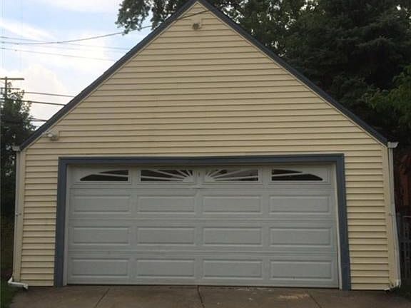4th image of 9106 S Highland Ave