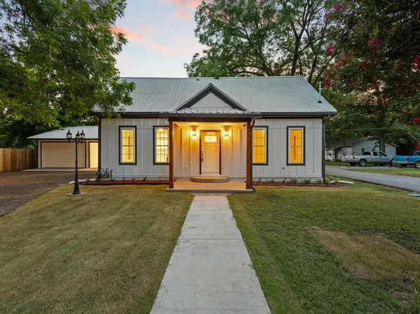821 Doss St, Bonham, TX 75418