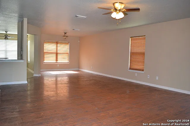 4 bed, 2.5 bath, 2421 sqft, $1,900 — Photo 3