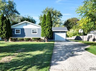 135 Shawnee Dr, Carol Stream, IL 60188