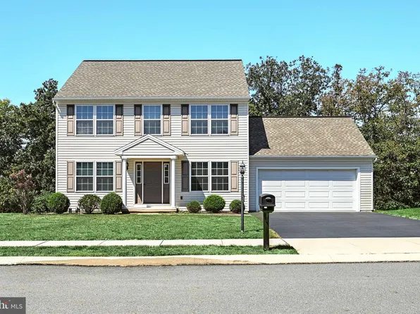 125 Stone Creek Dr, York, PA 17406