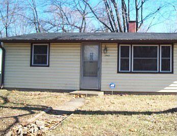 1st image of 2961 Wallace Ave