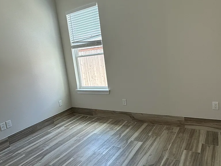 9101 Virtue St — Photo 5