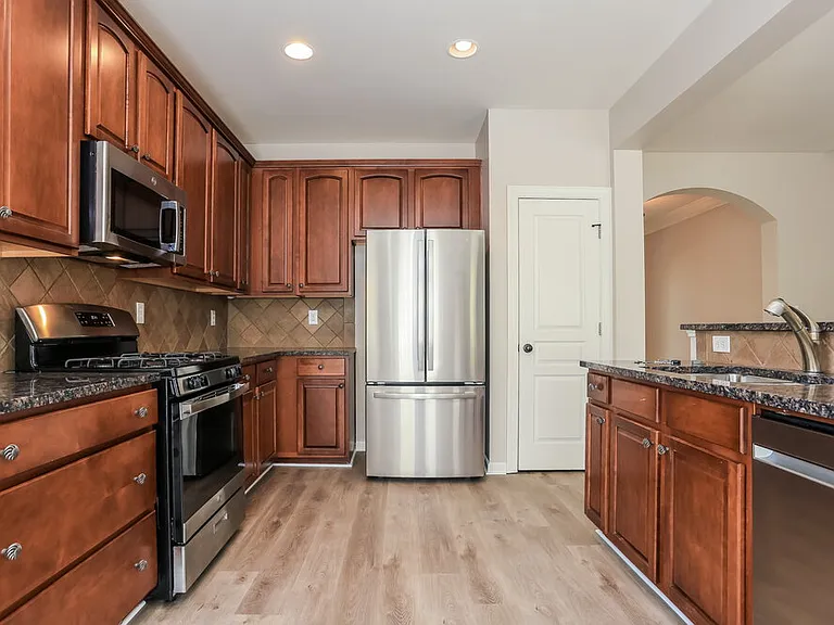 7756 Parkside Dr — Photo 8