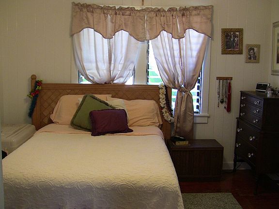 Master w/ Walk in closet