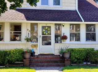 94 Harris Ave, Freeport, NY 11520