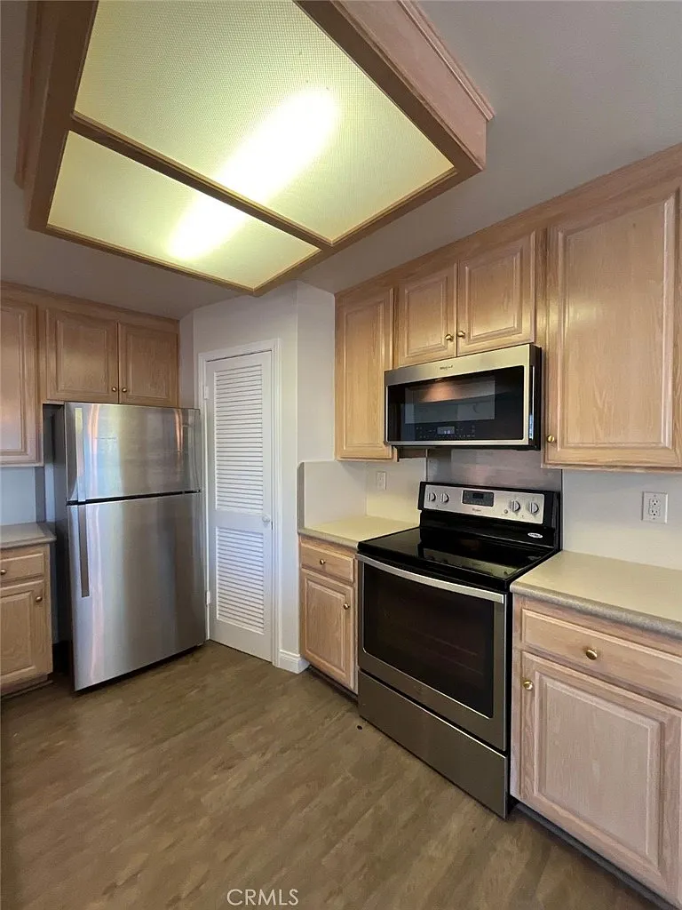 2 bed, 1171 sqft, $4,385 — Photo 4