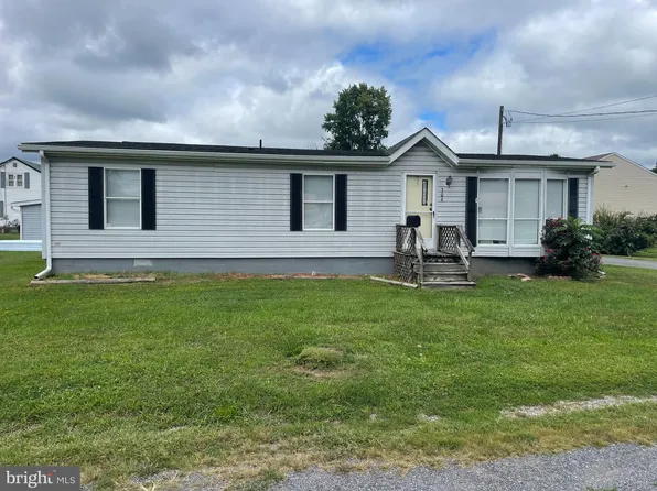 306 Clements St, Moorefield, WV 26836
