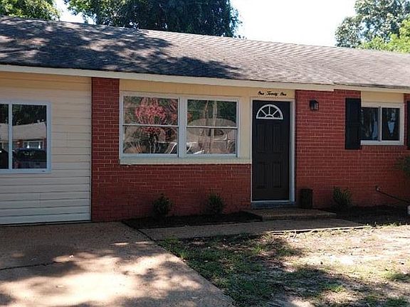 3rd image of 121 Duval Ct