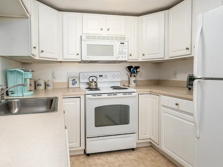 78 Center St #2-14 — Photo 5