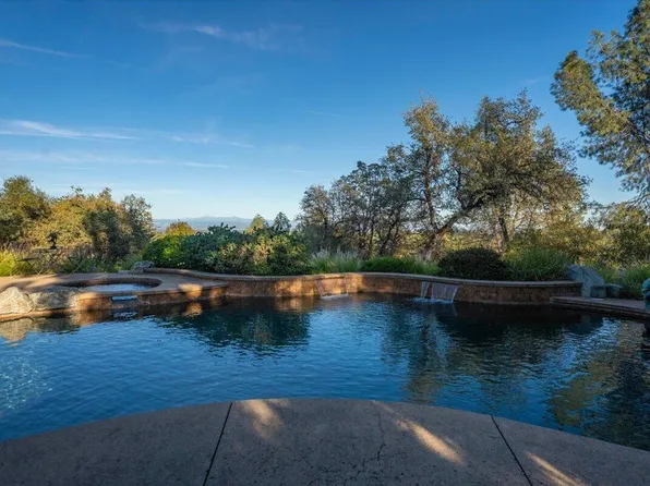 8707 Knobhill Cir, Redding, CA 96001