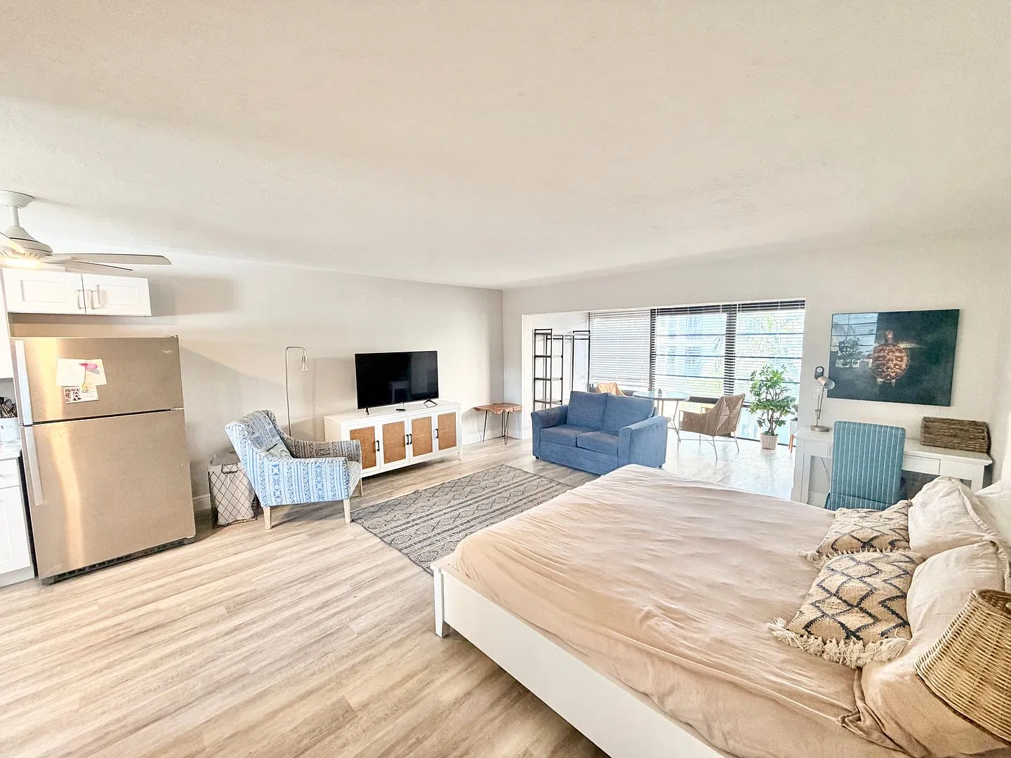 ** Vanderbilt Beach ** Studio - Walk To The Beach! - Furnished - Updated - Annual Rental — Photo 2