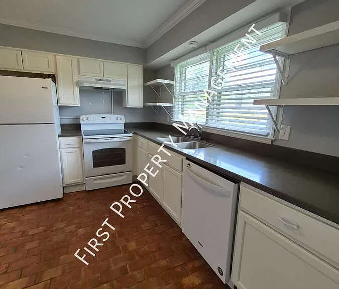 1013 Lansdell Rd — Photo 10