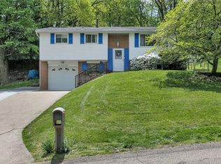 403 Pin Oak Dr, Glenshaw, PA 15116