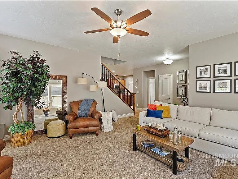 2549 E Satterfield St — Photo 5