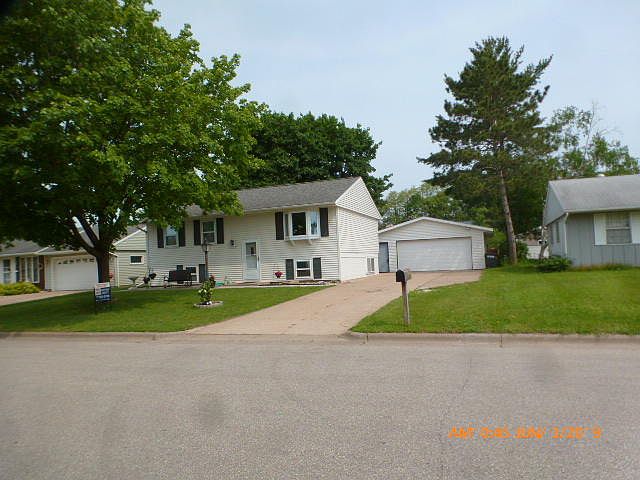 2nd image of 1217 La Crosse St