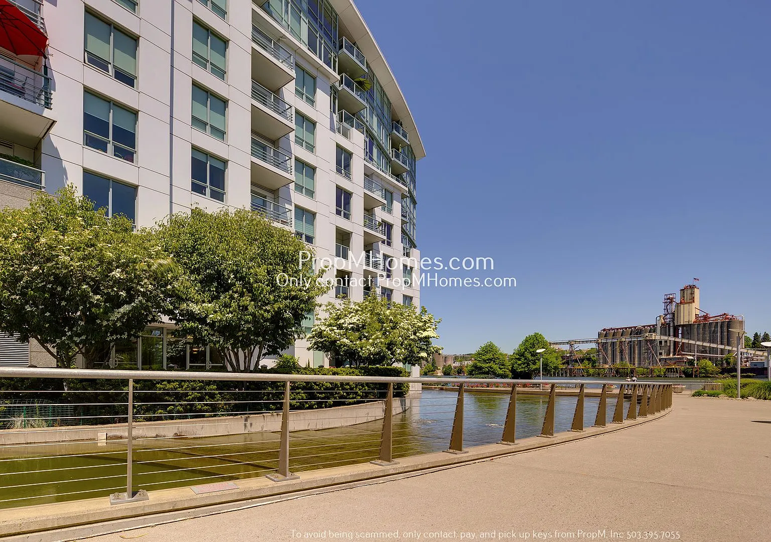 Luxurious One Bedroom Condo at the Pearl District Waterfront! — Photo 1