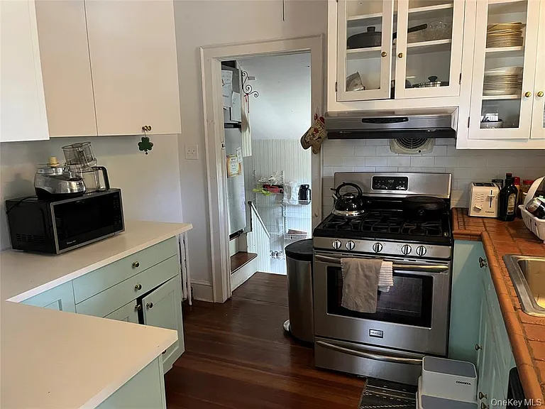 25 Willow Ave — Photo 3