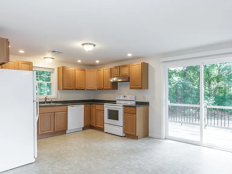 4 Jessica Ln #4A — Photo 7