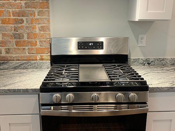 3rd image of 54 Whitney Pl #8