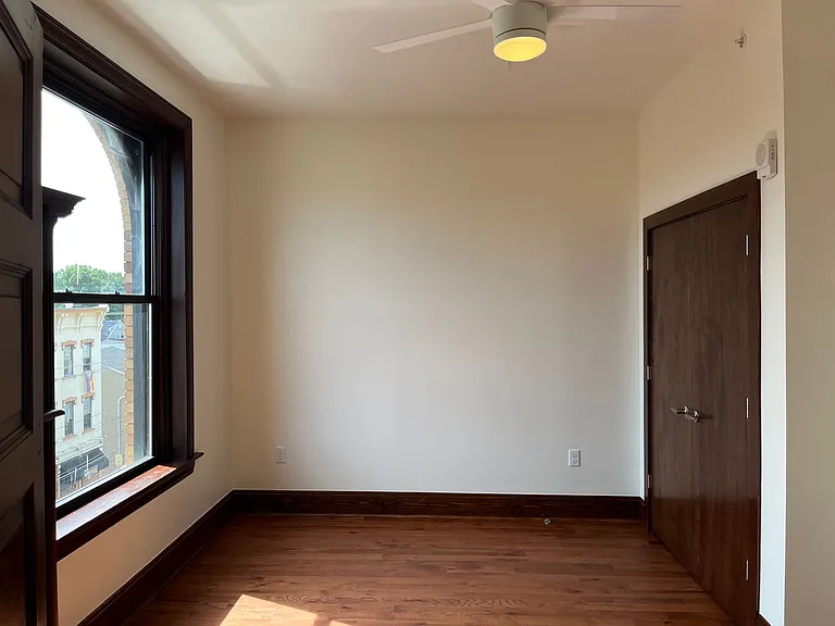 303 Greenup (NEW) — Photo 11