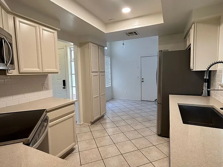 2338 W Orchid Ln — Photo 7