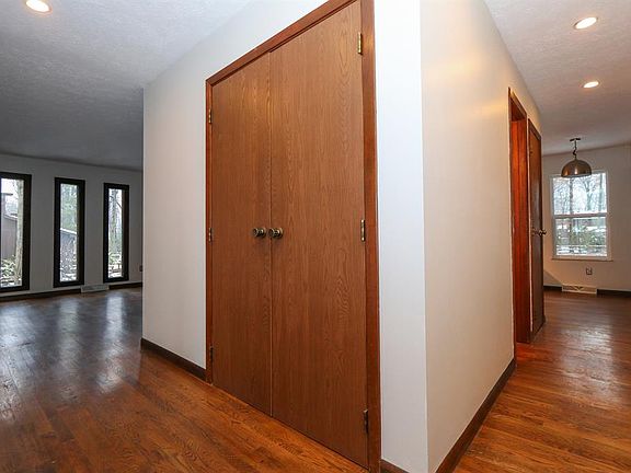 4th image of 4048 Cedarwood Ln