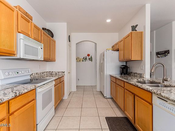 4th image of 6962 S OXFORD Lane