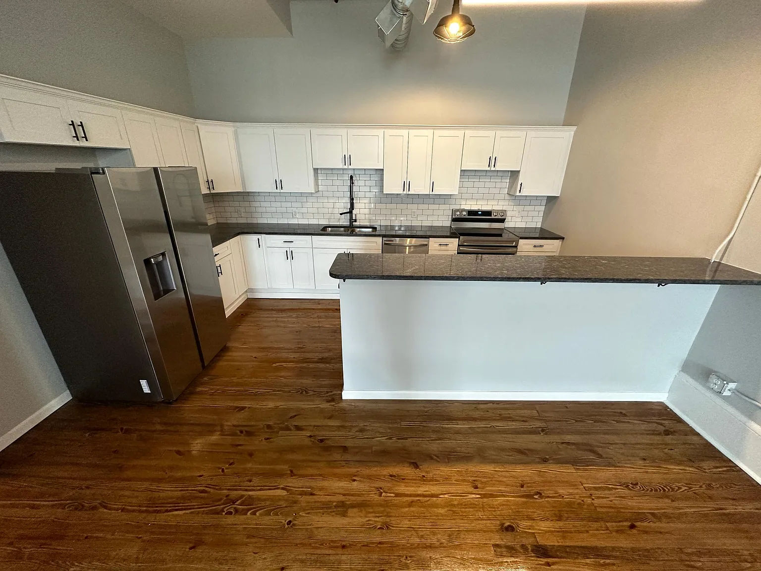 2 bed, 1.5 bath, 1180 sqft, $1,450 — Photo 2
