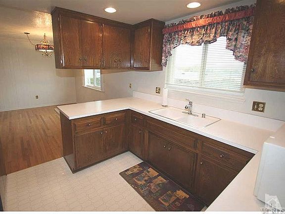 3rd image of 841 Longford Ave