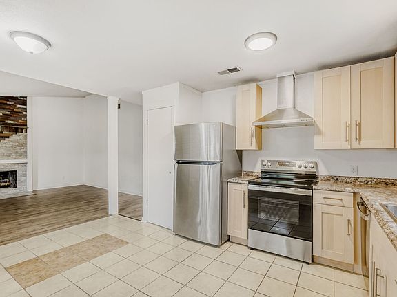 3rd image of 6407 Auburn Dr #B