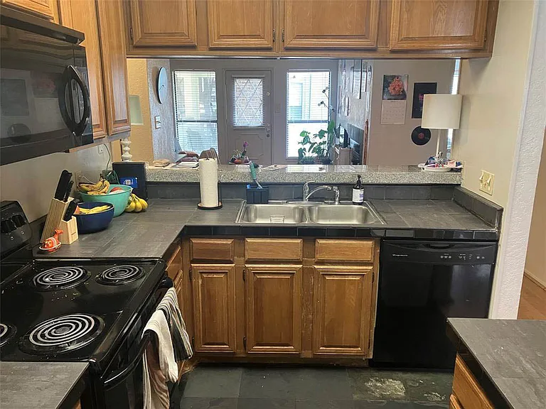 806 W 24th St #202 — Photo 4