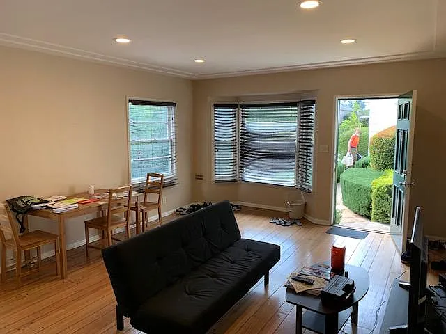 628 Midvale Ave — Photo 8