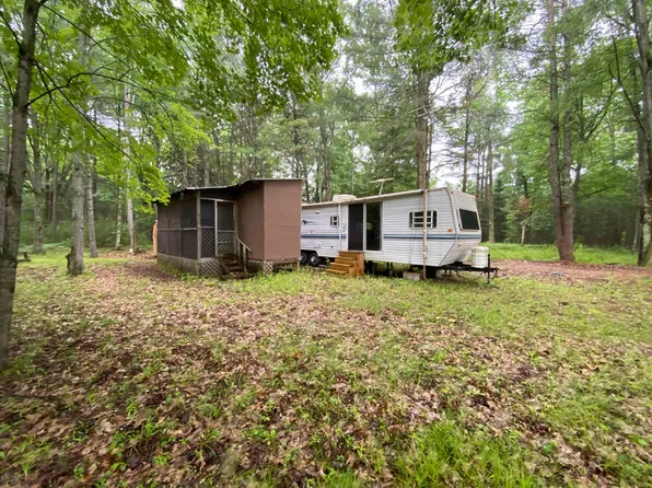 W5676 Pines Ln, Wausaukee, WI 54177