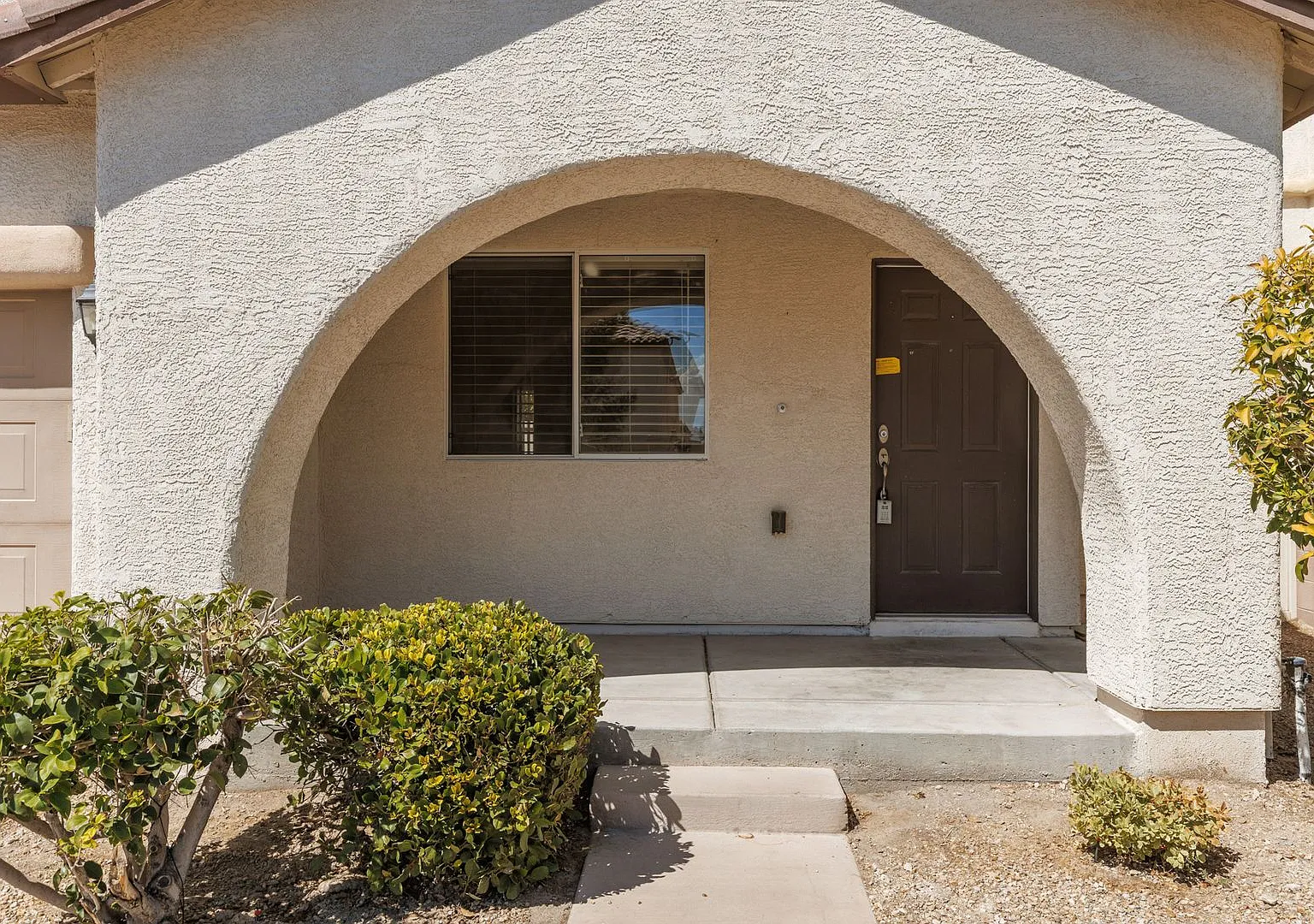 Great price for NW 3 br home with new carpet . — Photo 3