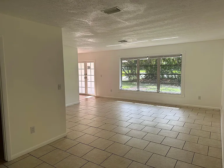 1 Indialucie Pkwy — Photo 23