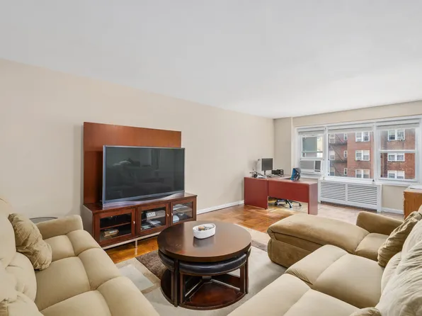 110-45 Queens Boulevard image 1 of 5