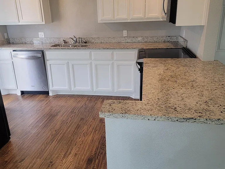1231 W Morton St — Photo 9