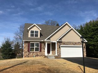1047 Pearl Dr, Hanover, PA 17331