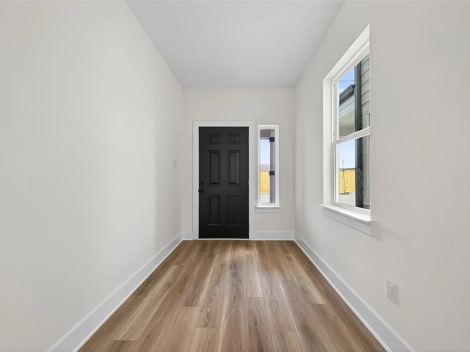 3 bed, 2.5 bath, 1980 sqft, $2,500 — Photo 4
