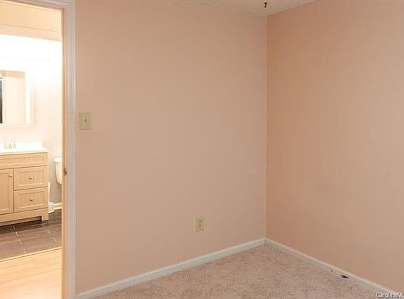 5th image of 3134 Old House Cres