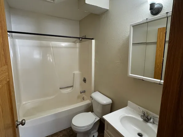 2523 Shady Grove Rd, Eau Claire, WI 54703