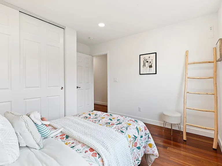 4246 Woodcrest Dr — Photo 15
