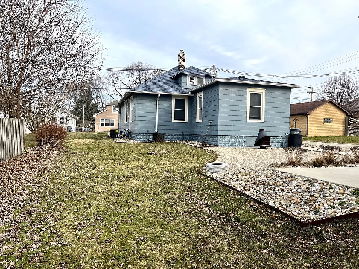 Building Photo - 1336 Wolcott Ave