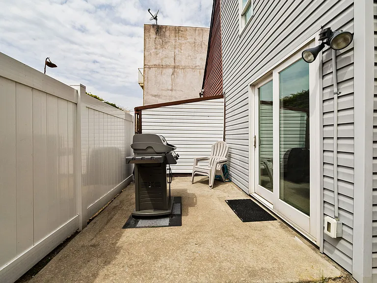 1130 Crease St — Photo 15