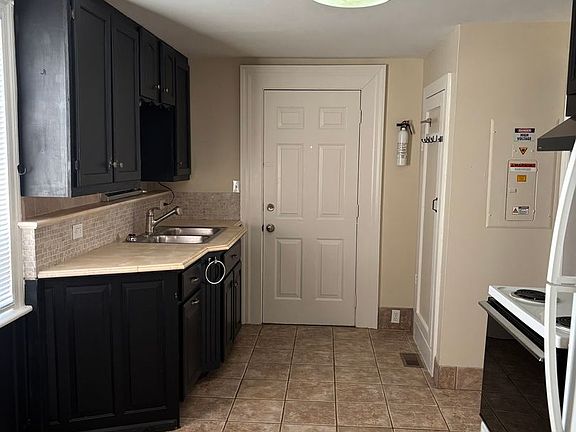 4th image of 726 Commerce St APT A